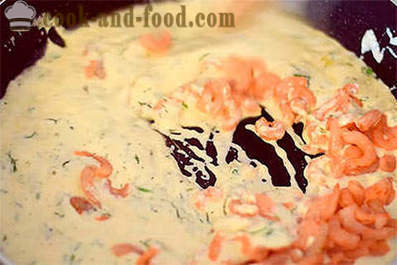 Φετουτσίνι ζυμαρικά με γαρίδες σε μια κρεμώδη σάλτσα
