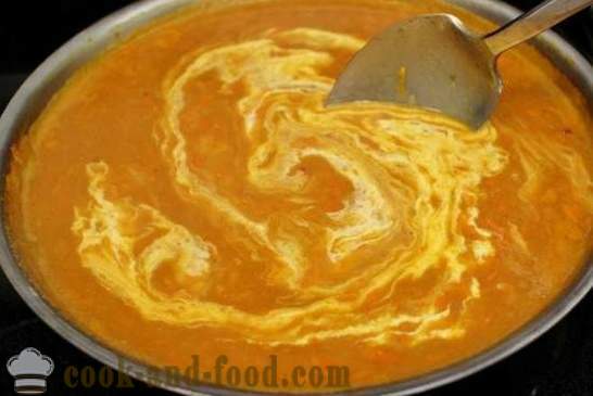 Κεφτεδάκια σε μια συνταγή σάλτσα κρεμώδη καρότο
