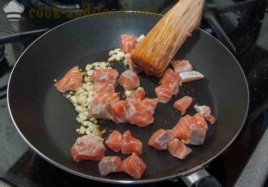 Ζυμαρικά με θαλασσινά και κολοκυθάκια σε μια κρεμώδη σάλτσα