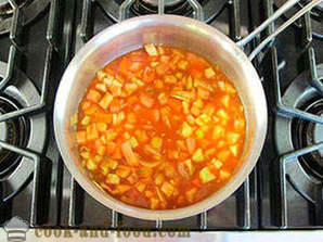 Σούπα ντομάτας με φρυγανισμένο κρουτόν