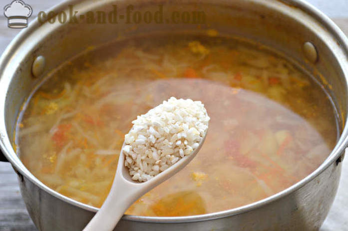 Φρέσκο ​​λαχανόσουπα με κρέας και ρύζι - πώς να μαγειρεύουν σούπα με βάση το κρέας, μια βήμα προς βήμα φωτογραφίες συνταγή