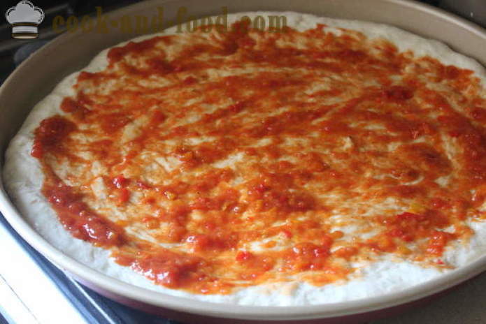 Η ζύμη για πίτσα με κρέας και τυρί στο σπίτι - βήμα προς βήμα η συνταγή φωτο-πίτσα με κιμά στο φούρνο