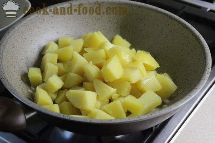 Βραστές πατάτες με κρεμμύδια και μπέικον - και νόστιμα για να μαγειρέψετε πατάτες για ένα πιάτο, ένα βήμα προς βήμα φωτογραφίες συνταγή