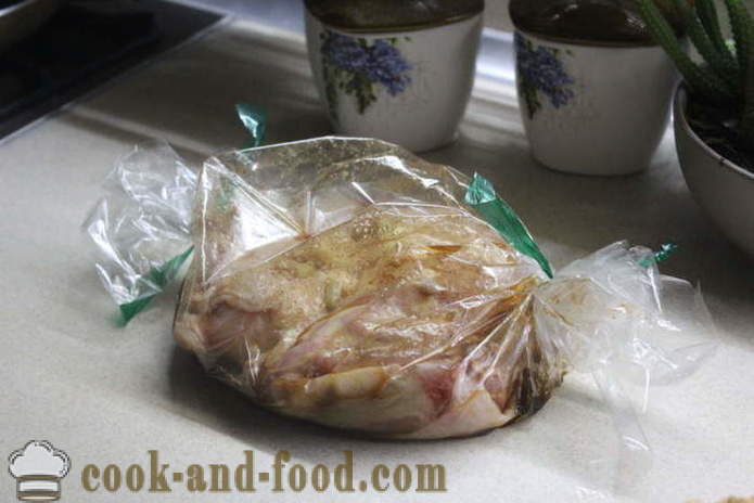 Μπουτάκια κοτόπουλου ψημένο στο μανίκι - όπως ένα νόστιμο ψημένο μηροί στο φούρνο σε σάλτσα σόγιας, βήμα προς βήμα φωτογραφίες συνταγή