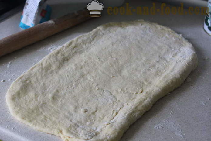 Πίτα με μικρά λάχανο από ζύμη που περιέχει μαγιά - πώς να διακοσμήσει ένα κέικ ζύμης με λάχανο, ένα βήμα προς βήμα φωτογραφίες συνταγή