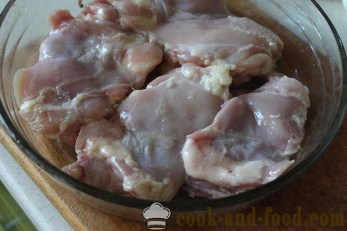 Κοτόπουλο μηρό χωρίς κόκκαλο με μανιτάρια στο φούρνο - πώς να μαγειρεύουν ένα νόστιμο μηρούς κοτόπουλου στο φούρνο, με μια βήμα προς βήμα φωτογραφίες συνταγή