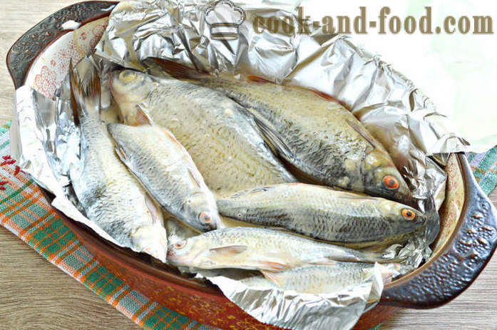 Μικρά ψάρια ψητά στο φούρνο - πώς να μαγειρεύουν ένα νόστιμο μικρά ψάρια του ποταμού, βήμα προς βήμα φωτογραφίες συνταγή