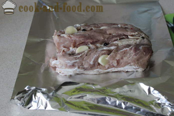 Αρχική ψημένο στο φούρνο - όπως βρασμένο χοιρινό κρέας ψητό χοιρινό σε αλουμινόχαρτο, με μια βήμα προς βήμα φωτογραφίες συνταγή