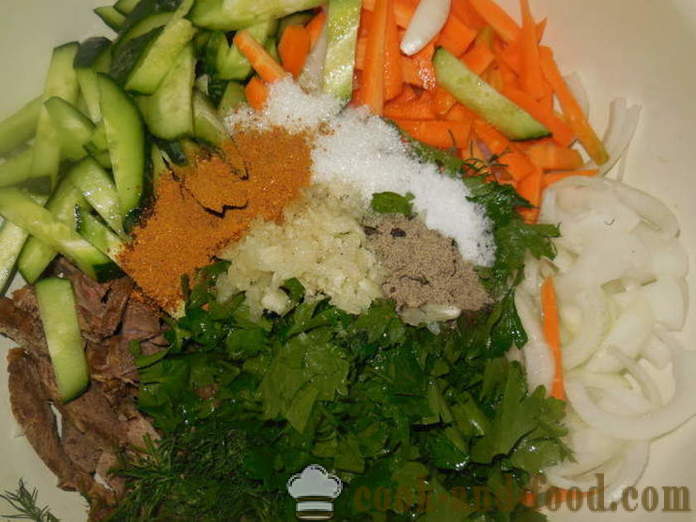 Σαλάτα με βάση το κρέας στην κορεατική με τα αγγούρια και τα καρότα - πώς να μαγειρεύουν το κρέας σε Κορέας, ένα βήμα προς βήμα φωτογραφίες συνταγή