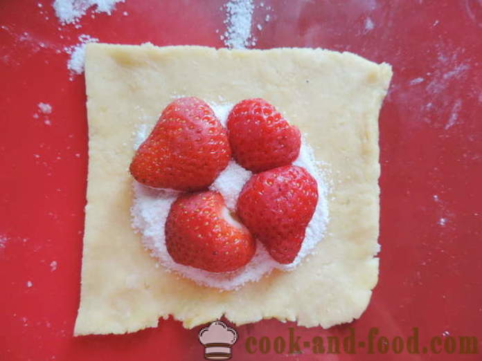 Μπισκότα κουλουράκι με φράουλες στο φούρνο - πώς να ψήνουν κουλουράκια γεμιστά με φράουλες, ένα βήμα προς βήμα φωτογραφίες συνταγή