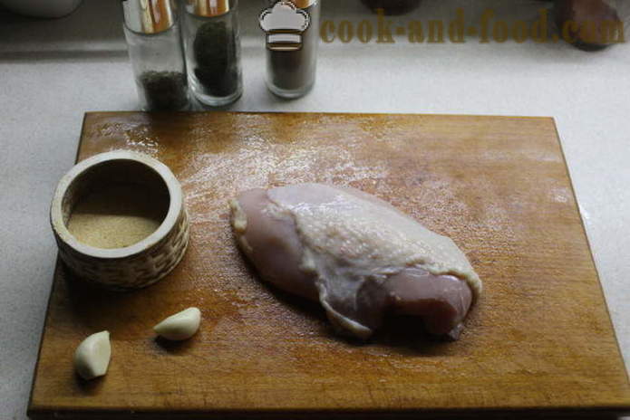 Ψητό στήθος κοτόπουλου με μέλι, το σκόρδο και μπαχαρικά - πώς να μαγειρεύουν στήθη κοτόπουλου στο φούρνο, με μια βήμα προς βήμα φωτογραφίες συνταγή