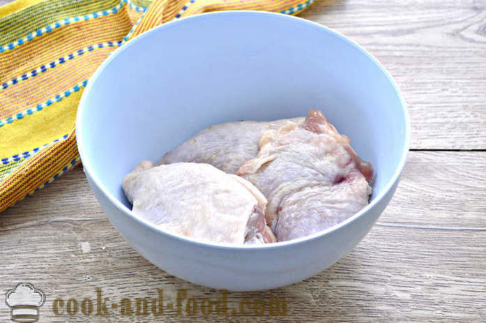 Ψητό κοτόπουλο μηρούς στο φούρνο - πώς να μαγειρεύουν τα μπούτια κοτόπουλου σε ένα μανίκι με κρούστα, μια βήμα προς βήμα φωτογραφίες συνταγή