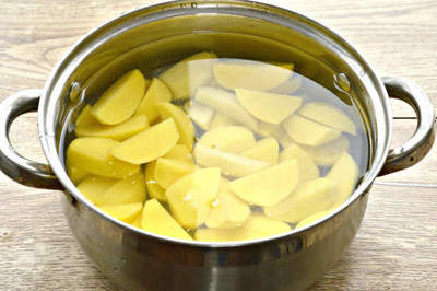 Ψητή φέτες πατάτας στο φούρνο με σκόρδο και σάλτσα σόγιας - τόσο νόστιμα ψητά πατάτες στο φούρνο, με μια βήμα προς βήμα φωτογραφίες συνταγή