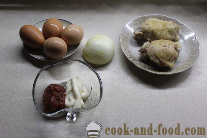 Πολυεπίπεδη σαλάτα με κοτόπουλο και τουρσί κρεμμύδια - Πώς να προετοιμάσει μια σαλάτα με τουρσί κρεμμύδια και το κοτόπουλο, με μια βήμα προς βήμα φωτογραφίες συνταγή