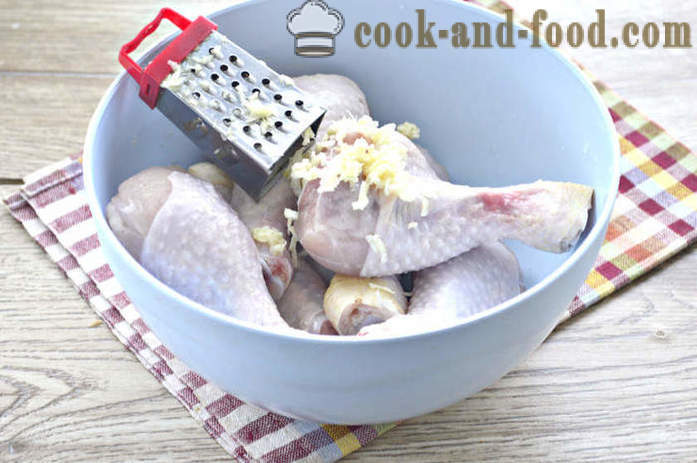 Νόστιμα μπουτάκια κοτόπουλου στο φούρνο - ως ένα νόστιμο ψημένο κνήμη κοτόπουλο, ένα βήμα προς βήμα φωτογραφίες συνταγή