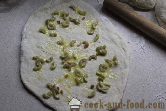 Ψωμί μαγιάς με ελιές και πιπεριές - πώς να ψήνουν ιταλικό ψωμί στο φούρνο, με μια βήμα προς βήμα φωτογραφίες συνταγή