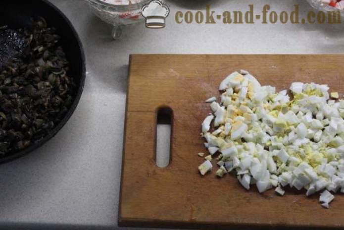 Πολυεπίπεδη σαλάτα καβούρι με ρύζι και μανιτάρια - πώς να μαγειρεύουν σαλάτα καβούρι με ρύζι και μανιτάρια, βήμα προς βήμα φωτογραφίες συνταγή