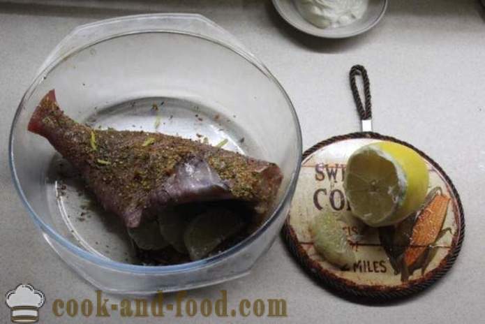 Λαβράκι με σάλτσα κρέμα στο φούρνο - πώς να μαγειρεύουν ένα νόστιμο λαβράκι στο φούρνο, με μια βήμα προς βήμα φωτογραφίες συνταγή