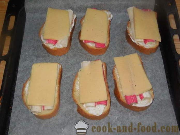 Ζεστό σάντουιτς με τυρί και τα καβούρια μπαστούνια - πώς να κάνει ζεστά σάντουιτς στο φούρνο, με μια βήμα προς βήμα φωτογραφίες συνταγή