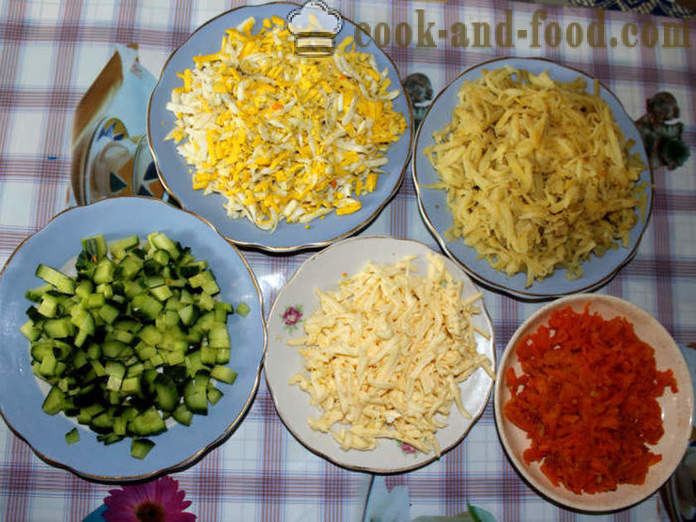 Απλή σαλάτα μανιταριών με μανιτάρια και τυρί - πώς να προετοιμάσει μια σαλάτα με μανιτάρια, ένα βήμα προς βήμα φωτογραφίες συνταγή