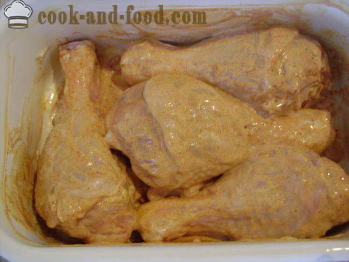 Ψημένα μπούτια κοτόπουλου - πώς να μαγειρεύουν ένα νόστιμο μπούτια κοτόπουλο στο φούρνο, με μια βήμα προς βήμα φωτογραφίες συνταγή