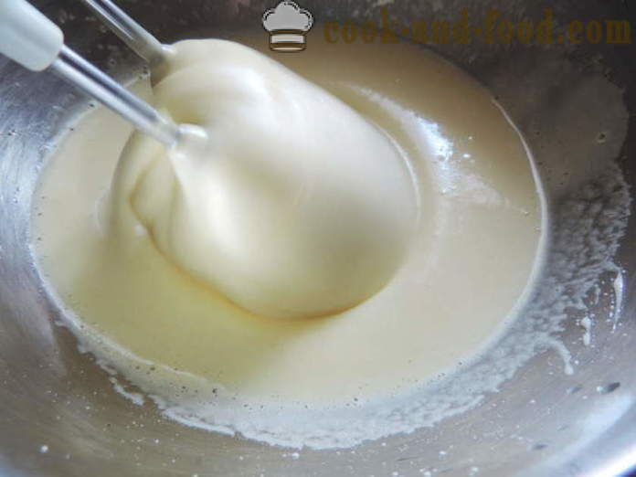 Νόστιμα κέικ με κρέμα γάλακτος - πώς να μαγειρεύουν muffins με κρέμα και σταφίδες, ένα βήμα προς βήμα φωτογραφίες συνταγή