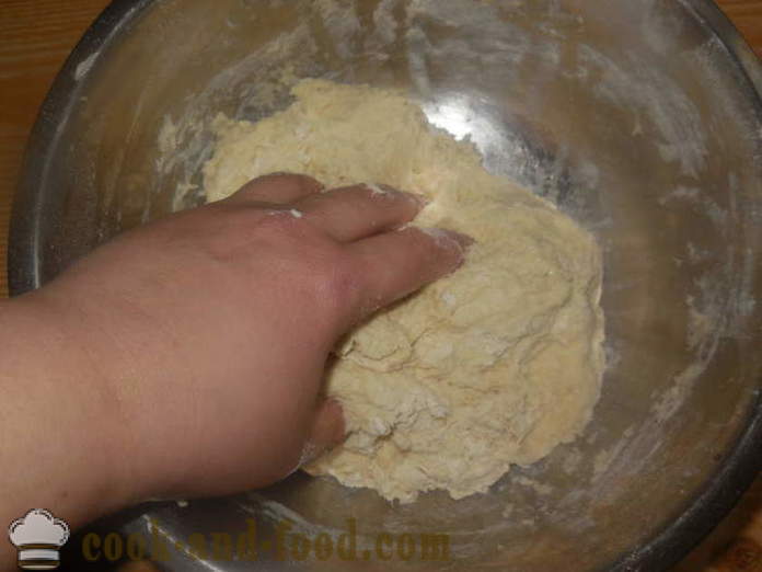 Η ζύμη για τα ζυμαρικά σε ορό αυγό - πώς να αναμίξετε τη ζύμη σε ζυμαρικά, ένα βήμα προς βήμα φωτογραφίες συνταγή