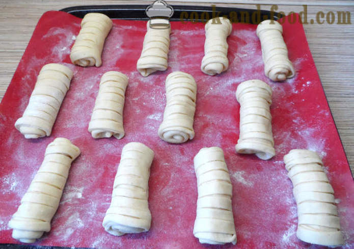 Ρολά ζύμης με τυρί - πώς να μαγειρεύουν πρωτότυπα σνακ, βήμα με φωτογραφίες βήμα συνταγή