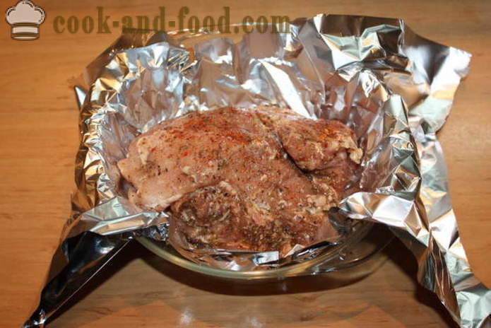 Χοιρινό σε αλουμινόχαρτο, ψημένο στο φούρνο με σάλτσα ροδιού - πώς να ψήνουν το χοιρινό κρέας που ήταν ζουμερά, με μια βήμα προς βήμα φωτογραφίες συνταγή