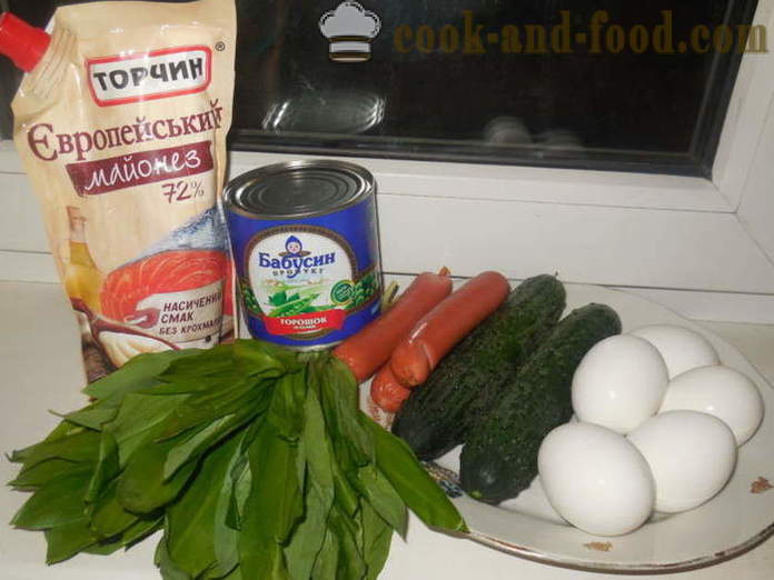 Άνοιξη σαλάτα με άγριο σκόρδο με αυγό, αγγούρι και πιπεριά - πώς να μαγειρεύουν σωστά σαλάτα από φρέσκα σκόρδο, ένα βήμα προς βήμα φωτογραφίες συνταγή