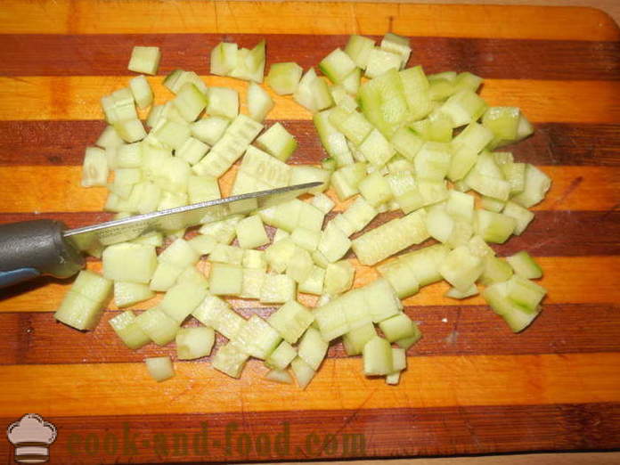 Άνοιξη σαλάτα με άγριο σκόρδο με αυγό, αγγούρι και πιπεριά - πώς να μαγειρεύουν σωστά σαλάτα από φρέσκα σκόρδο, ένα βήμα προς βήμα φωτογραφίες συνταγή