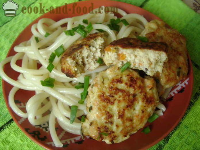 Ζουμερό μπιφτέκι κοτόπουλο με καρότο, κρεμμύδι - πώς να κάνει χυμώδεις παϊδάκια κοτόπουλο στο τηγάνι, μια βήμα προς βήμα φωτογραφίες συνταγή
