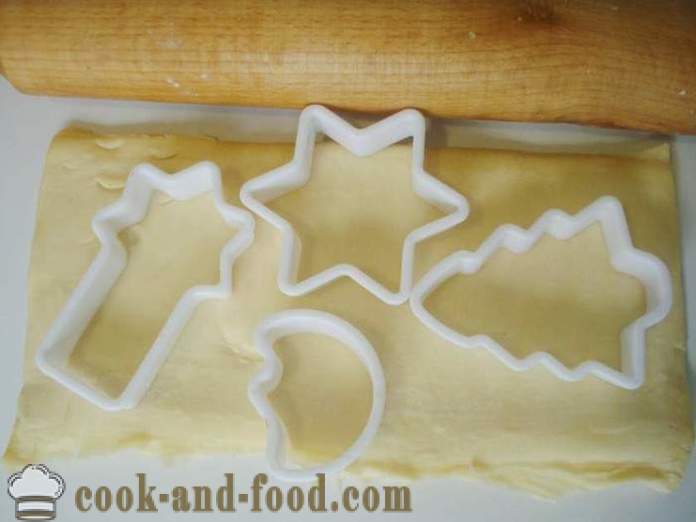 Γρήγορο και νόστιμο cookies από φύλλο άζυμο ζύμη με ζάχαρη και φιστίκια - πώς να κάνει τα μπισκότα σφολιάτας στο φούρνο, με μια βήμα προς βήμα φωτογραφίες συνταγή