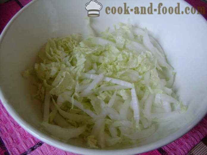 Σαλάτα με κινέζικο λάχανο, αγγούρι, αυγό και τα πράσινα κρεμμύδια - πώς να μαγειρέψουν μια νόστιμη σαλάτα από κινέζικο λάχανο, ένα βήμα προς βήμα φωτογραφίες συνταγή