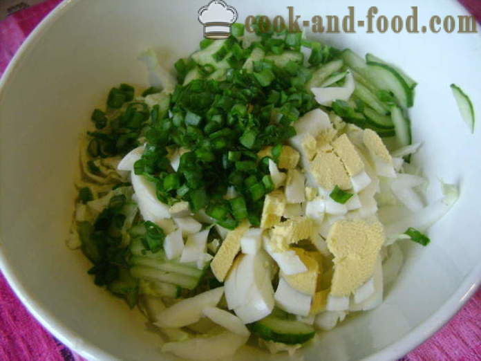 Σαλάτα με κινέζικο λάχανο, αγγούρι, αυγό και τα πράσινα κρεμμύδια - πώς να μαγειρέψουν μια νόστιμη σαλάτα από κινέζικο λάχανο, ένα βήμα προς βήμα φωτογραφίες συνταγή