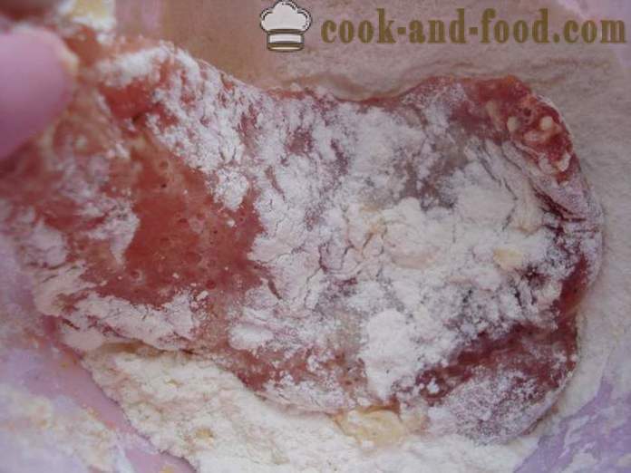 Juicy μπριζόλα χοιρινού κρέατος σε κουρκούτι - πώς να κάνει ένα μαλακό και ζουμερό χοιρινή μπριζόλα στο τηγάνι, μια βήμα προς βήμα φωτογραφίες συνταγή