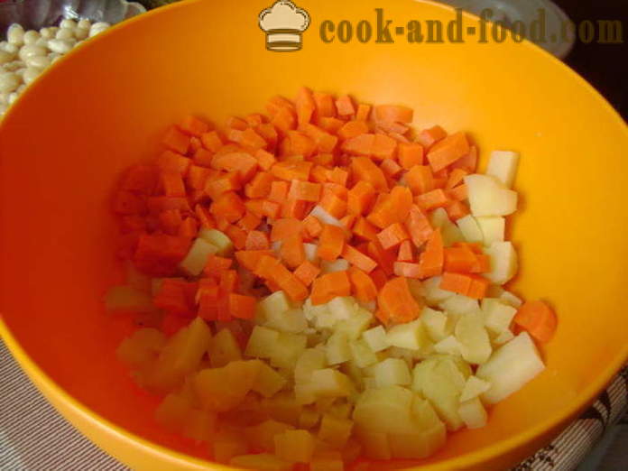 Ασυνήθιστη σαλάτα με ρέγκα - πώς να κάνει μια βινεγκρέτ με ρέγγα, το λάχανο και τα φασόλια, με μια βήμα προς βήμα φωτογραφίες συνταγή