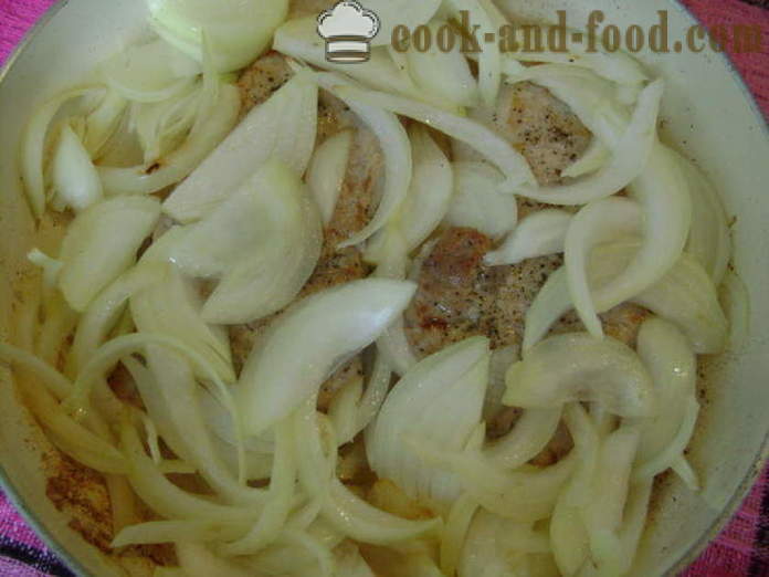 Χοιρινό εσκαλόπ με κρεμμύδια - πώς να μαγειρεύουν escalope του χοιρινού κρέατος, με μια βήμα προς βήμα φωτογραφίες συνταγή