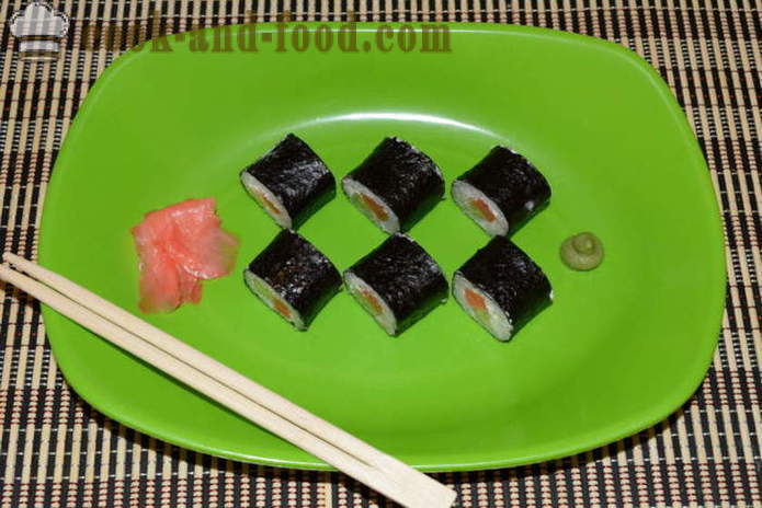Ρολά σούσι με κόκκινο ψάρι, τυρί και αγγούρι - πώς να κάνει ρολά στο σπίτι, βήμα προς βήμα φωτογραφίες συνταγή