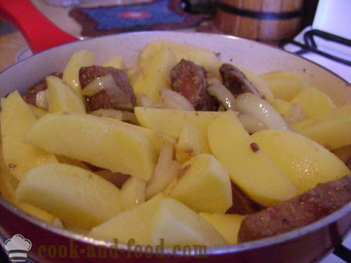 Συκώτι με πατάτες σε μια κατσαρόλα - πώς να μαγειρεύουν το βοδινό συκώτι με πατάτες, μια βήμα προς βήμα φωτογραφίες συνταγή
