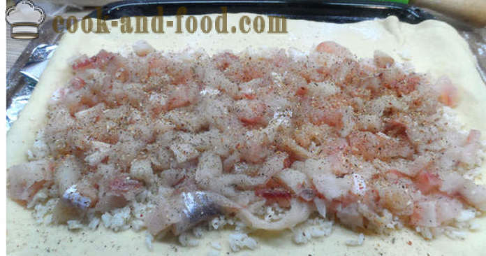 Κέικ μαγιάς με ψάρια και ρύζι και φρέσκο ​​ψάρι - πώς να μαγειρεύουν μια πίτα με ψάρι στο φούρνο, με μια βήμα προς βήμα φωτογραφίες συνταγή