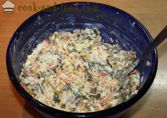 Μια απλή σαλάτα με φύκια, αυγό και καβούρια palochkami- πώς να προετοιμάσει μια σαλάτα με φύκια, ένα βήμα προς βήμα φωτογραφίες συνταγή