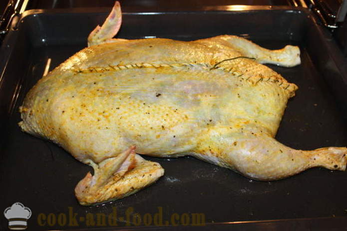 Κοτόπουλο με γέμιση στο φούρνο - πώς να μαγειρεύουν ένα κοτόπουλο γεμιστό τηγανίτες, χωρίς κόκαλα, μια βήμα προς βήμα φωτογραφίες συνταγή