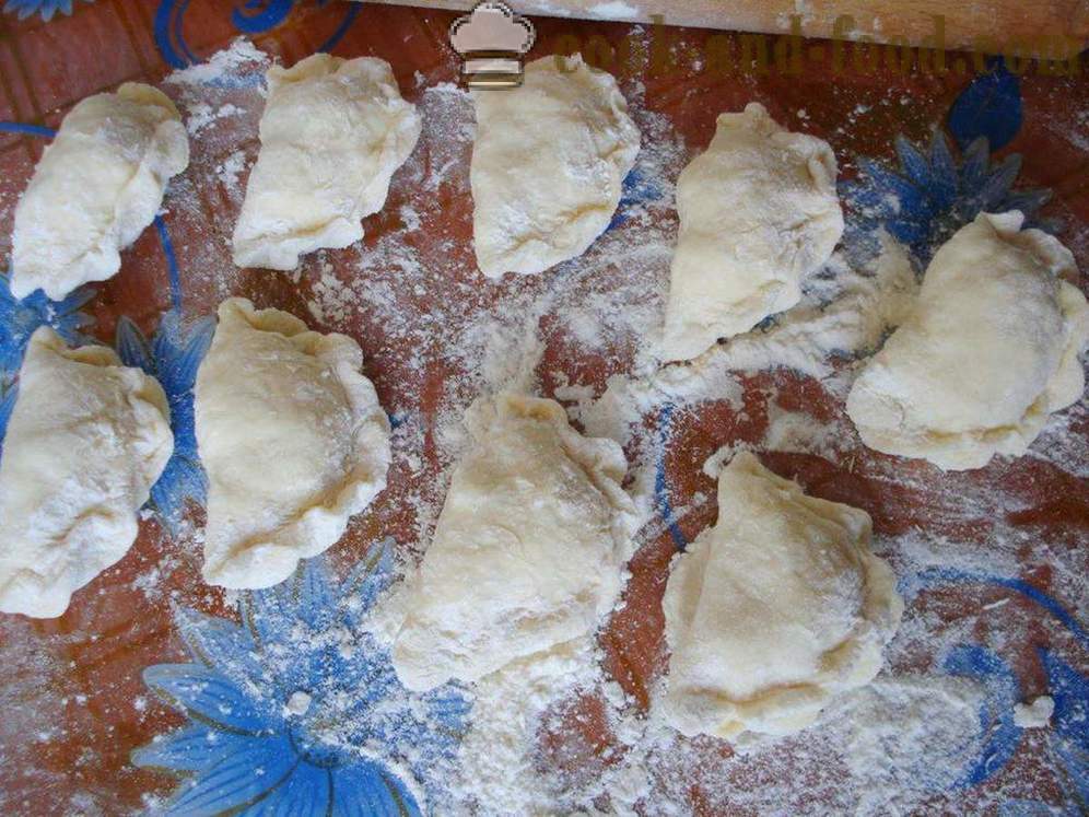 Η ζύμη για τα ζυμαρικά με πατάτες στο νερό - πώς να κάνει τη ζύμη για τα ζυμαρικά και οι πατάτες, με μια βήμα προς βήμα φωτογραφίες συνταγή