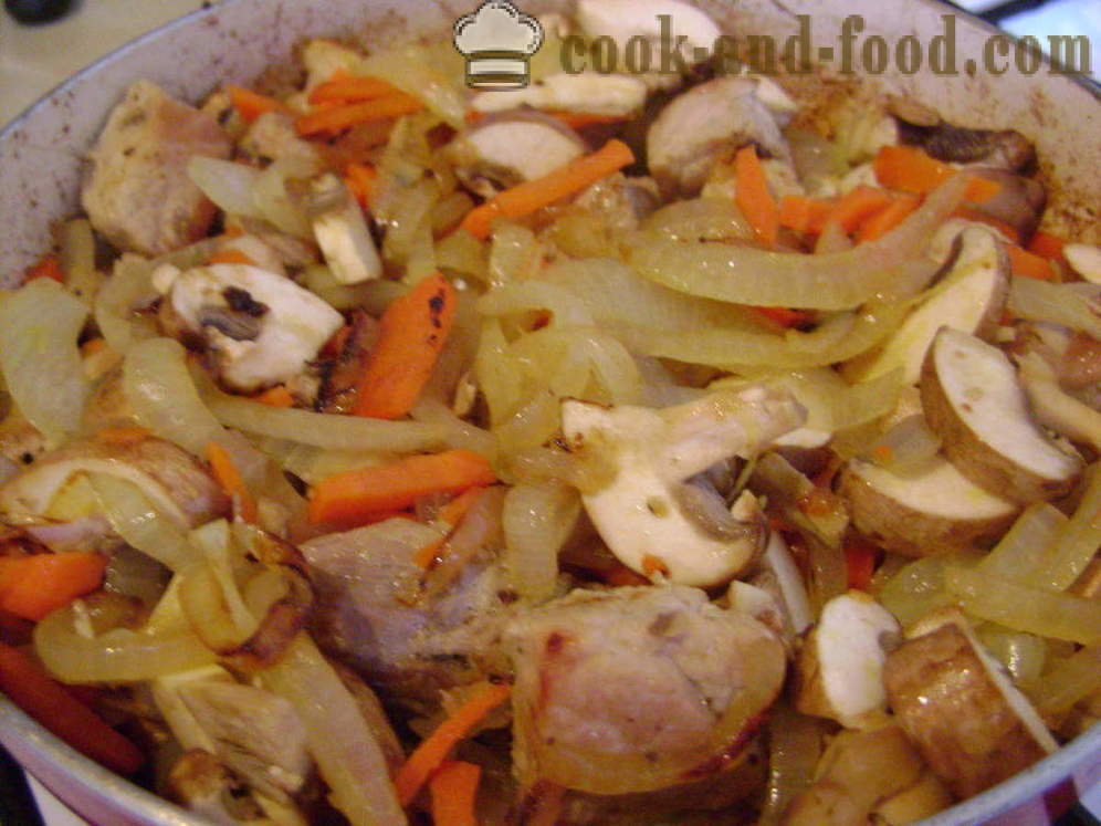 Κοκκινιστό λάχανο με πατάτες, κοτόπουλο και μανιτάρια - τόσο νόστιμο για να μαγειρέψουν βρασμένο λάχανο, βήμα προς βήμα φωτογραφίες συνταγή