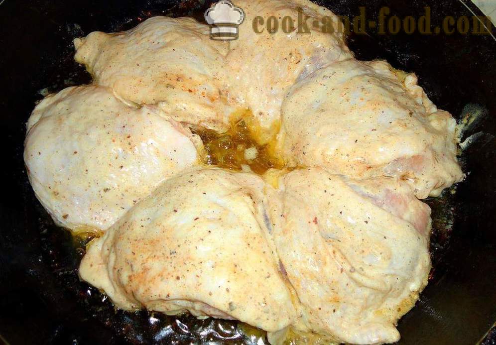 Ψητό μηροί - πώς να τηγανίζουμε τα μπούτια κοτόπουλου σε ένα τηγάνι, με μια βήμα προς βήμα φωτογραφίες συνταγή