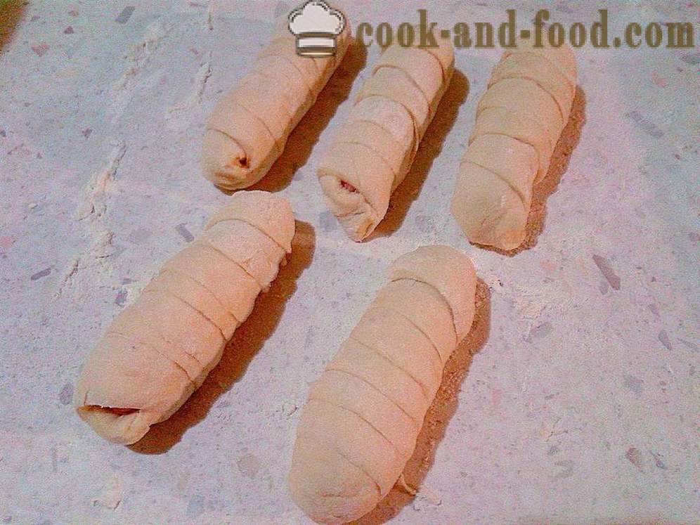 Λουκάνικα σε ζύμη τηγανισμένα σε skovorode- πώς να κάνει το λουκάνικο με γλυκά στο σπίτι, βήμα προς βήμα φωτογραφίες συνταγή