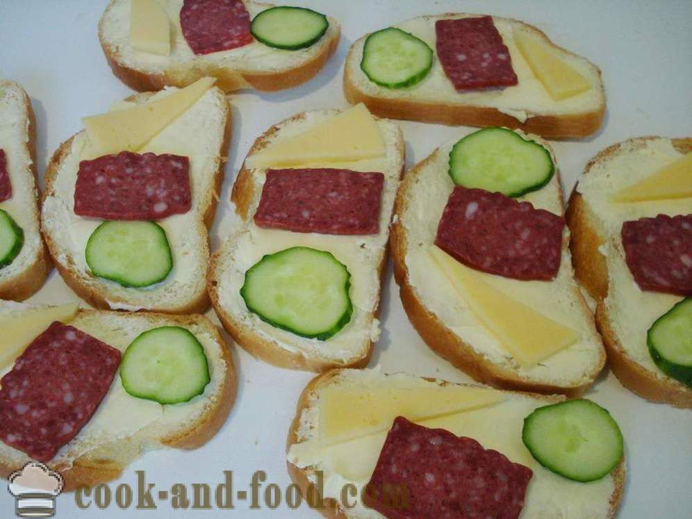 Σάντουιτς με λουκάνικο, τυρί και αγγούρι - πώς να κάνει ένα σάντουιτς με λουκάνικο και τυρί, με μια βήμα προς βήμα φωτογραφίες συνταγή