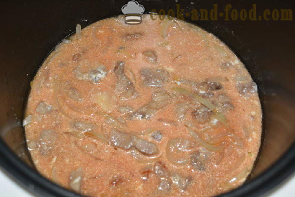 Χοιρινό στρογκανόφ με ξινή κρέμα και πάστα ντομάτας - πώς να μαγειρεύουν στρογκανόφ του βοείου κρέατος με σάλτσα στην multivarka, βήμα προς βήμα φωτογραφίες συνταγή