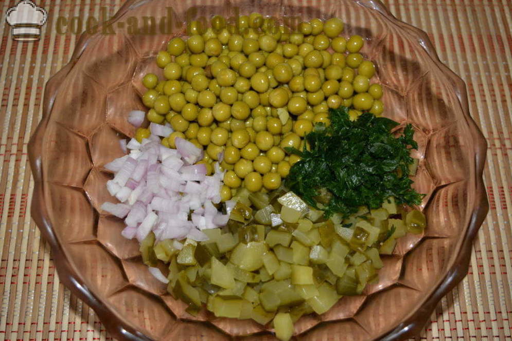 Σαλάτα με πίκλες και αρακά σε μια βιασύνη - πώς να μαγειρεύουν μια νόστιμη σαλάτα τουρσί αγγούρια και τα μπιζέλια, ένα βήμα προς βήμα φωτογραφίες συνταγή